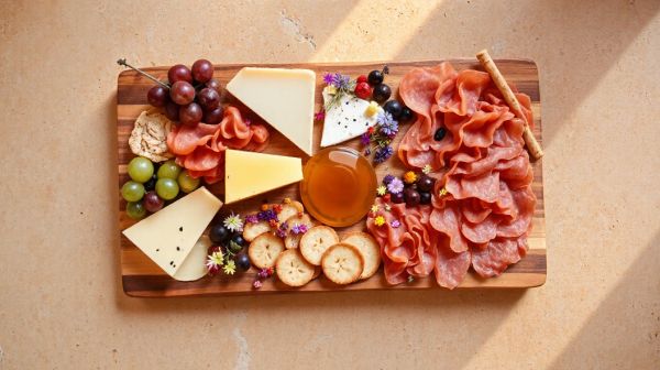 Top idées créatives pour une planche charcuterie et fromage
